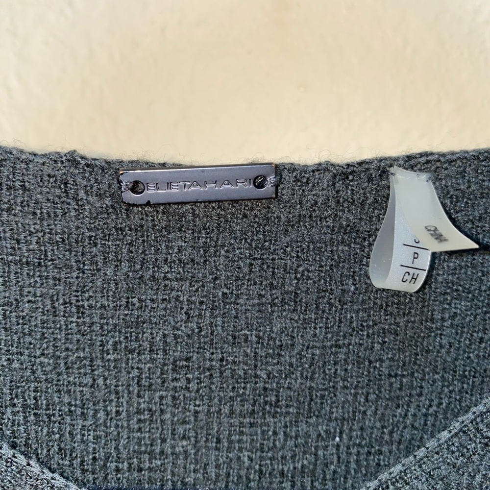 Designer sweater - Picture 3 of 3